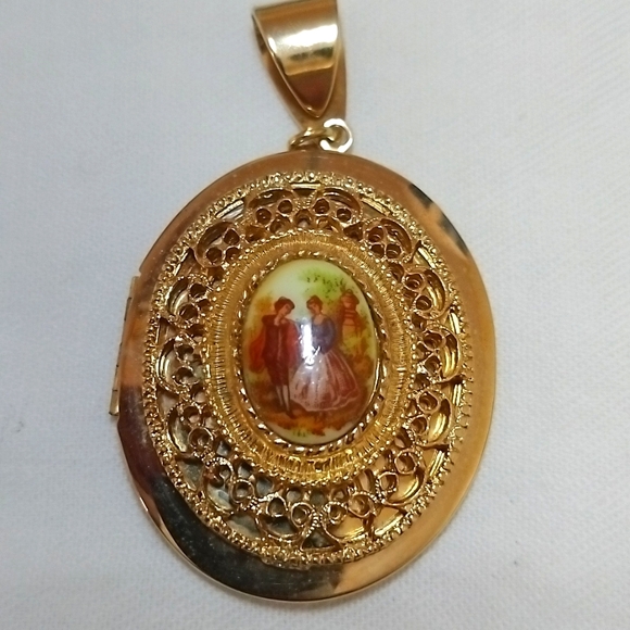 Vintage Jewelry - Vintage Estate Gold Tone Cameo Enamel Portrait Locket, in the "Limoges" style